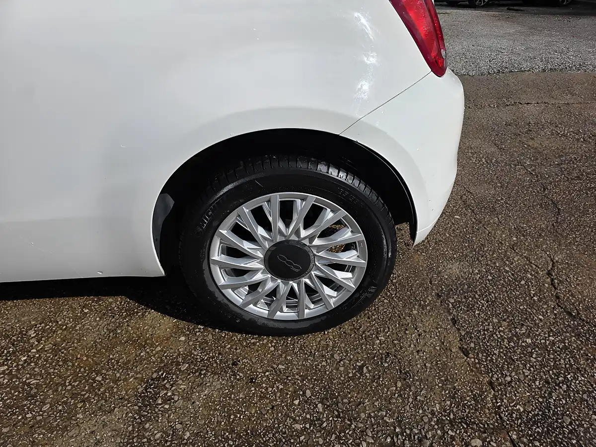 Used 2019 Fiat 500 Lounge White - Interior and Exterior details 17