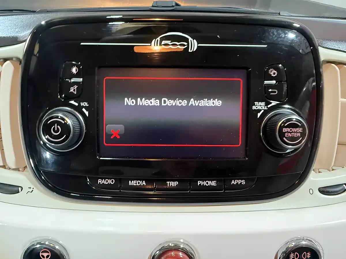 Used 2019 Fiat 500 Lounge White - Interior and Exterior details 15