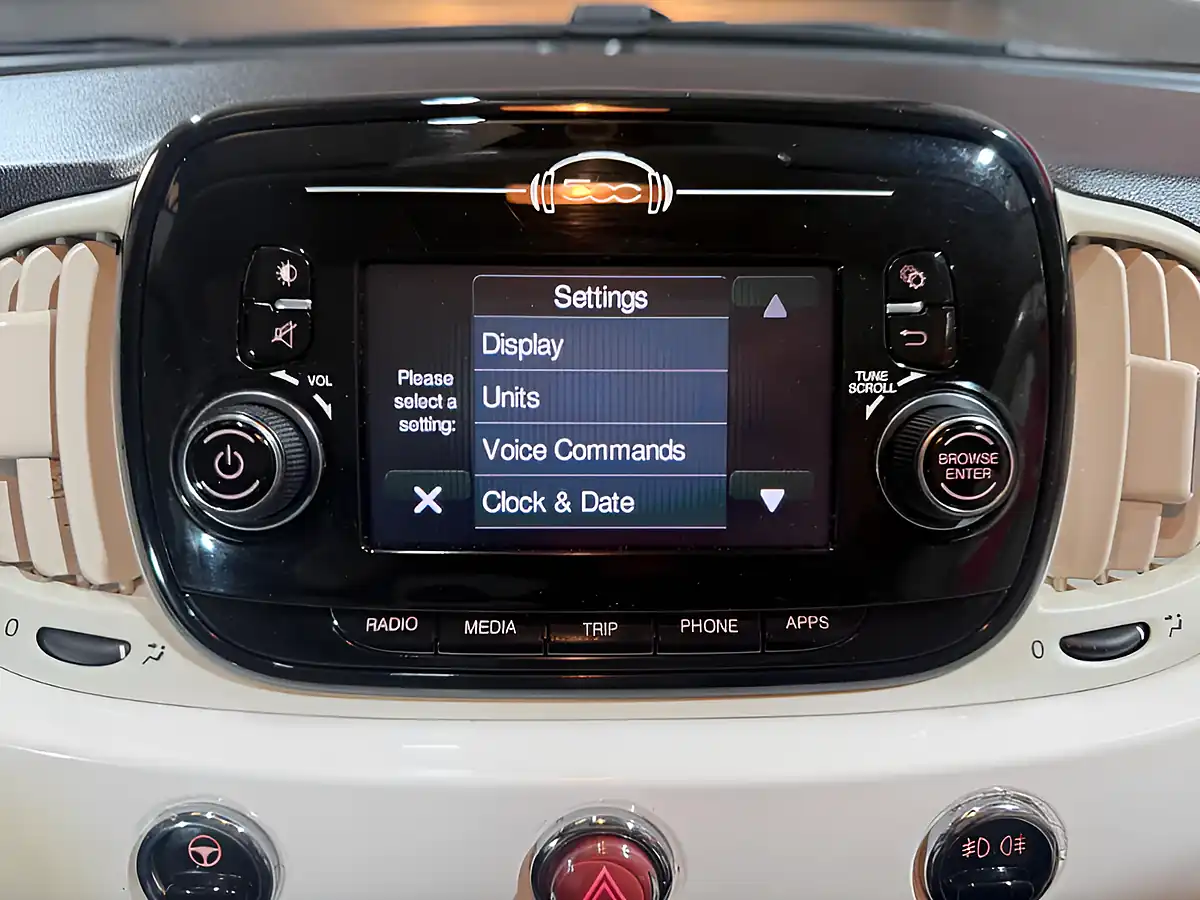 Used 2019 Fiat 500 Lounge White - Interior and Exterior details 16