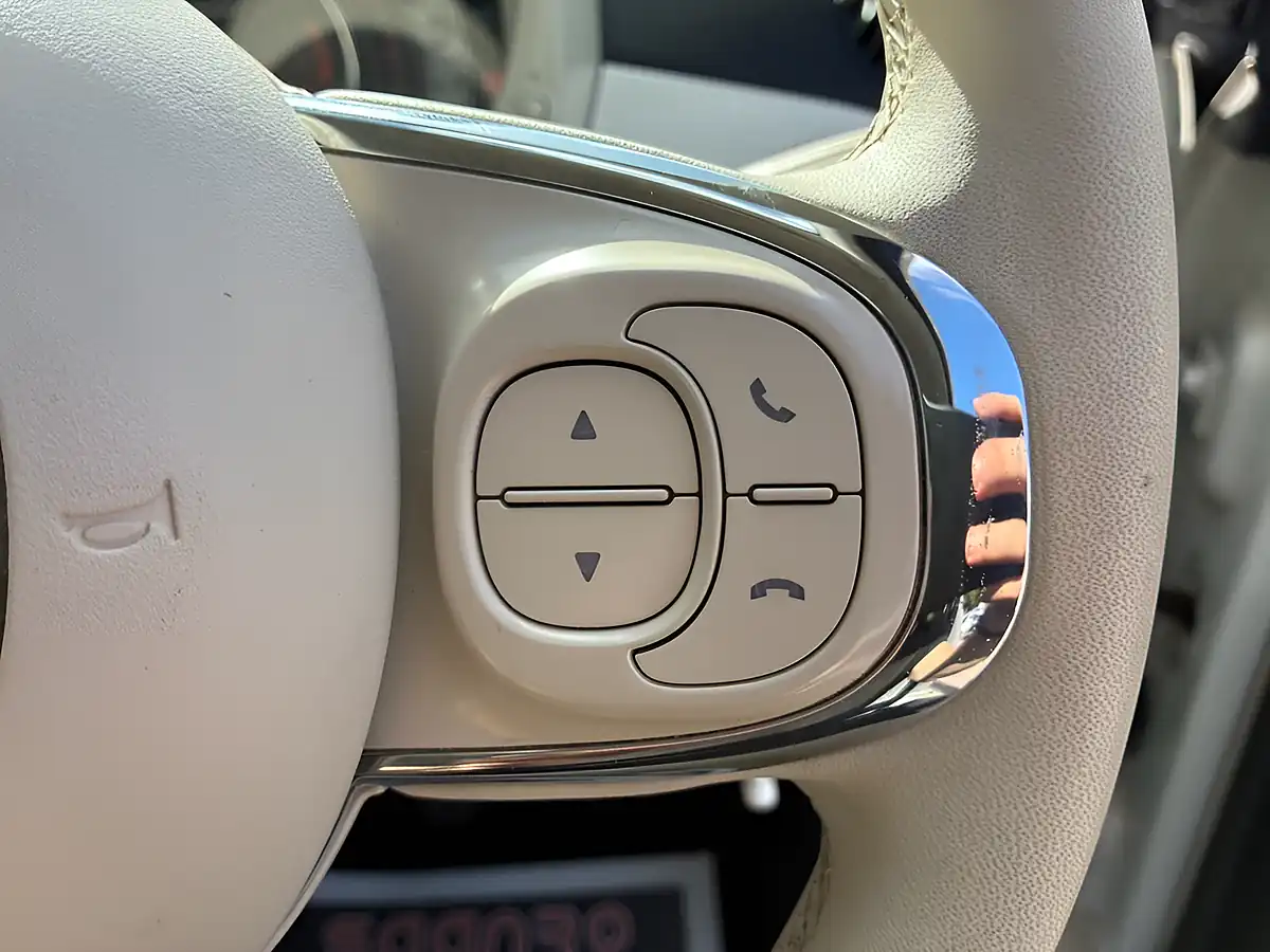 Used 2019 Fiat 500 Lounge White - Interior and Exterior details 13