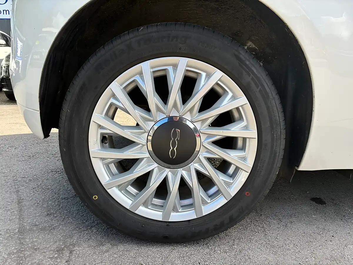 Used 2019 Fiat 500 Lounge White - Interior and Exterior details 7