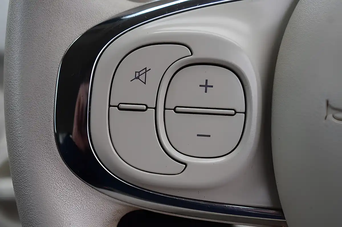 Used 2019 Fiat 500 Pop White - Interior and Exterior details 17
