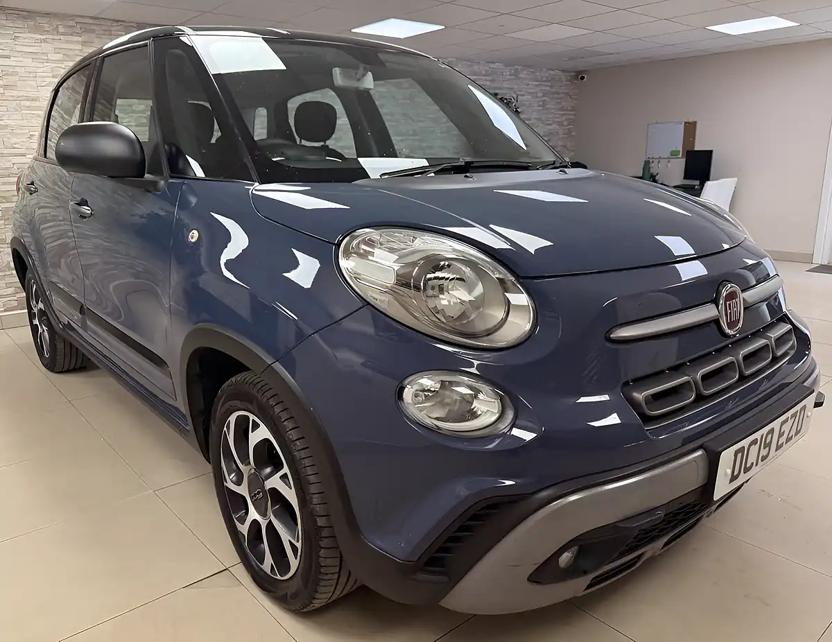 Used 2019 Fiat 500L City Cross Blue - Front View