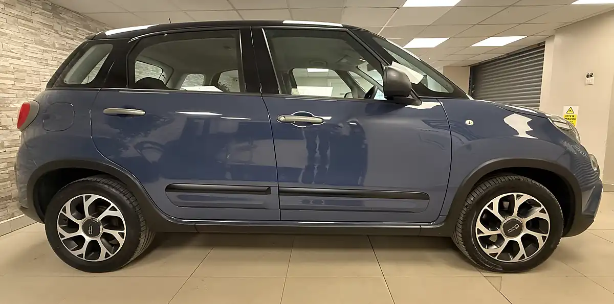 Used 2019 Fiat 500L City Cross Blue - Interior and Exterior details 15