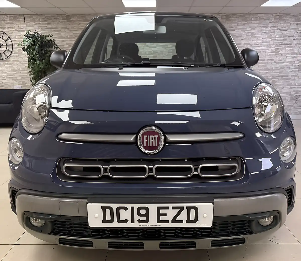 Used 2019 Fiat 500L City Cross Blue - Interior and Exterior details 16