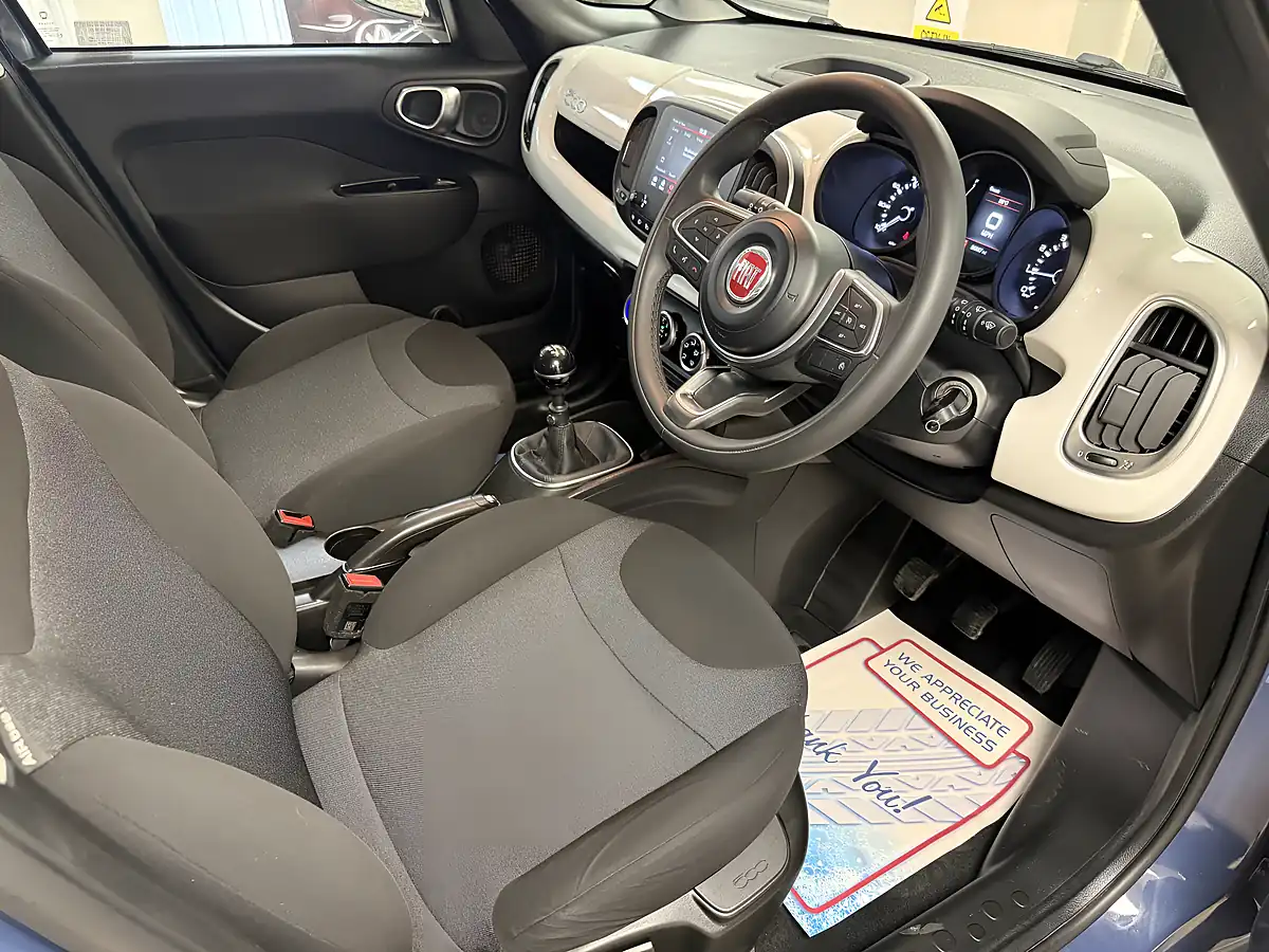 Used 2019 Fiat 500L City Cross Blue - Interior and Exterior details 5