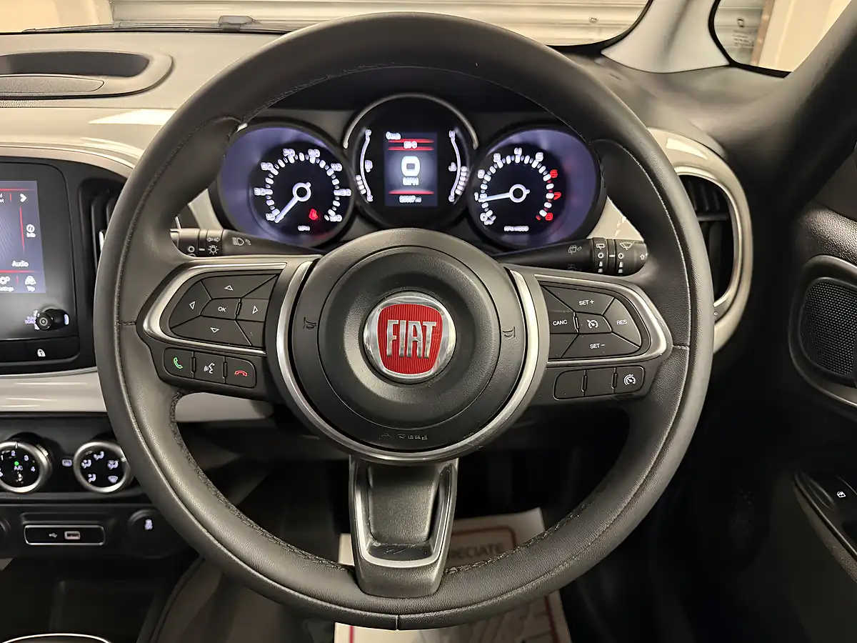 Used 2019 Fiat 500L City Cross Blue - Interior and Exterior details 7