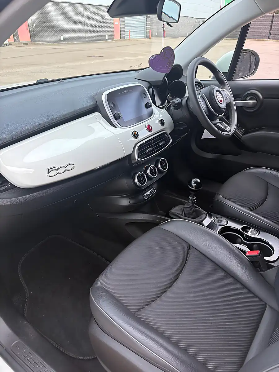 Used 2019 Fiat 500X Cross Plus White - Interior and Exterior details 11