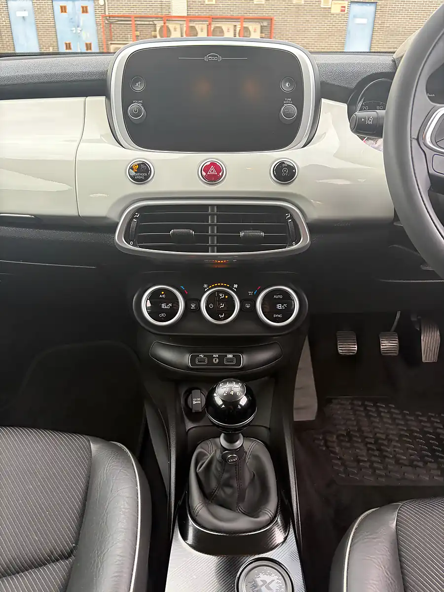 Used 2019 Fiat 500X Cross Plus White - Interior and Exterior details 12