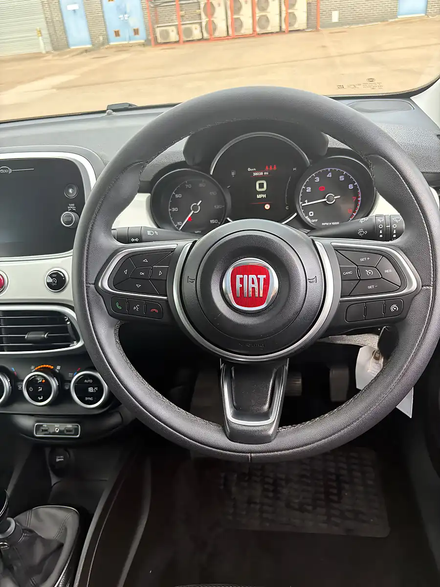 Used 2019 Fiat 500X Cross Plus White - Interior and Exterior details 13
