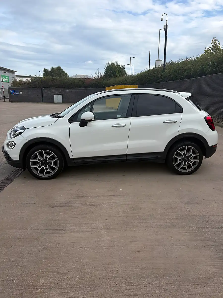 Used 2019 Fiat 500X Cross Plus White - Interior and Exterior details 2