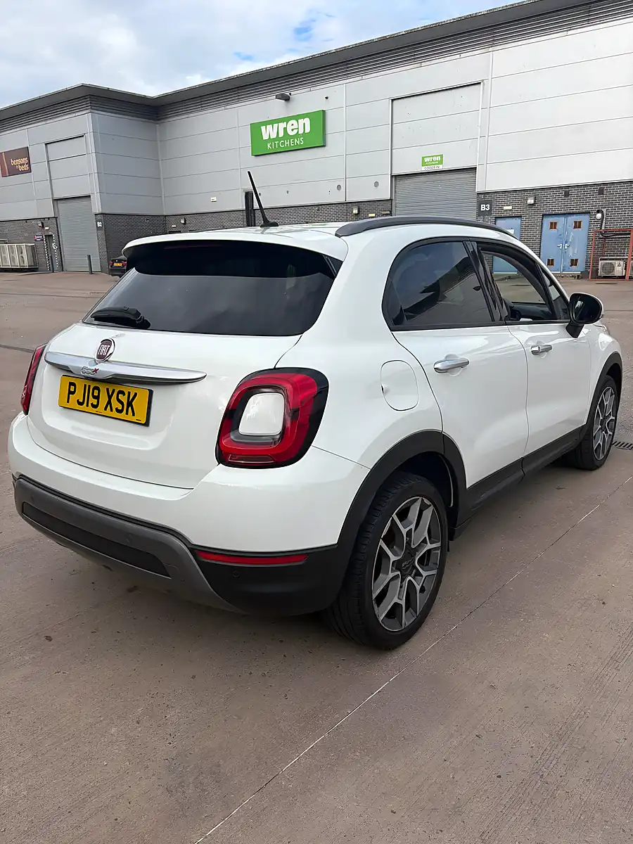 Used 2019 Fiat 500X Cross Plus White - Interior and Exterior details 5