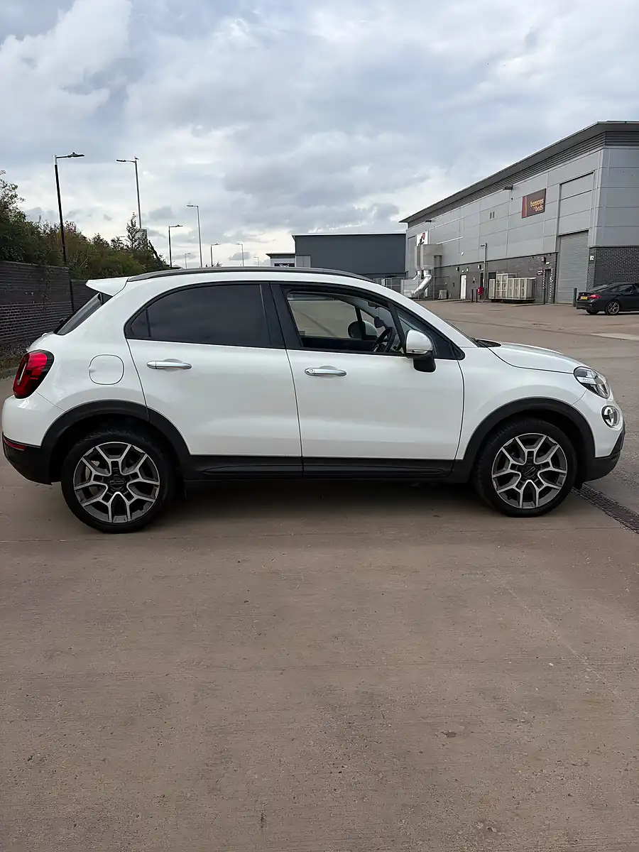 Used 2019 Fiat 500X Cross Plus White - Interior and Exterior details 6