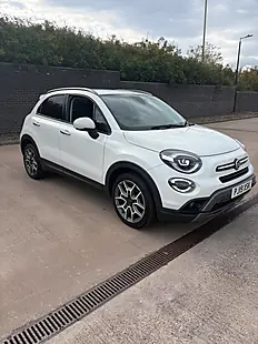 Used 2019 Fiat 500X Cross Plus White - Interior and Exterior details 7