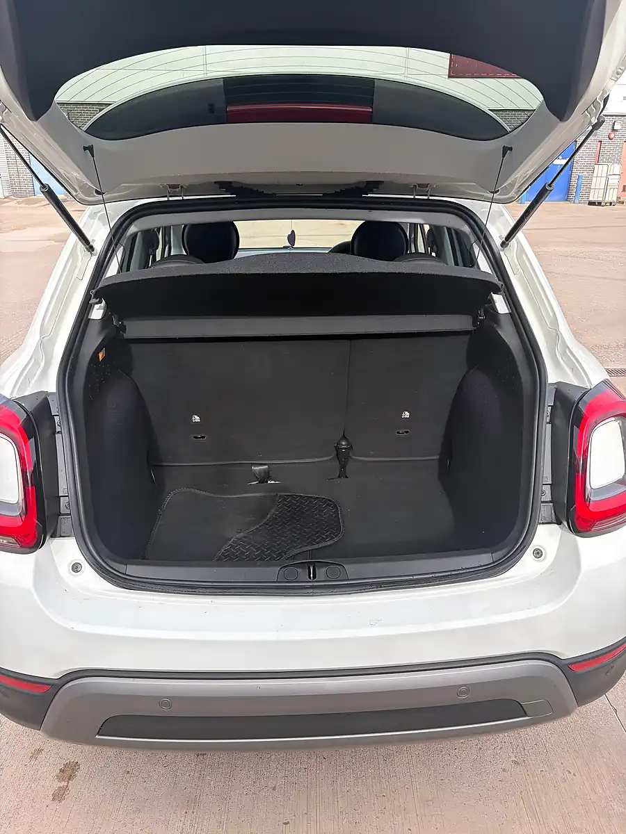 Used 2019 Fiat 500X Cross Plus White - Interior and Exterior details 9