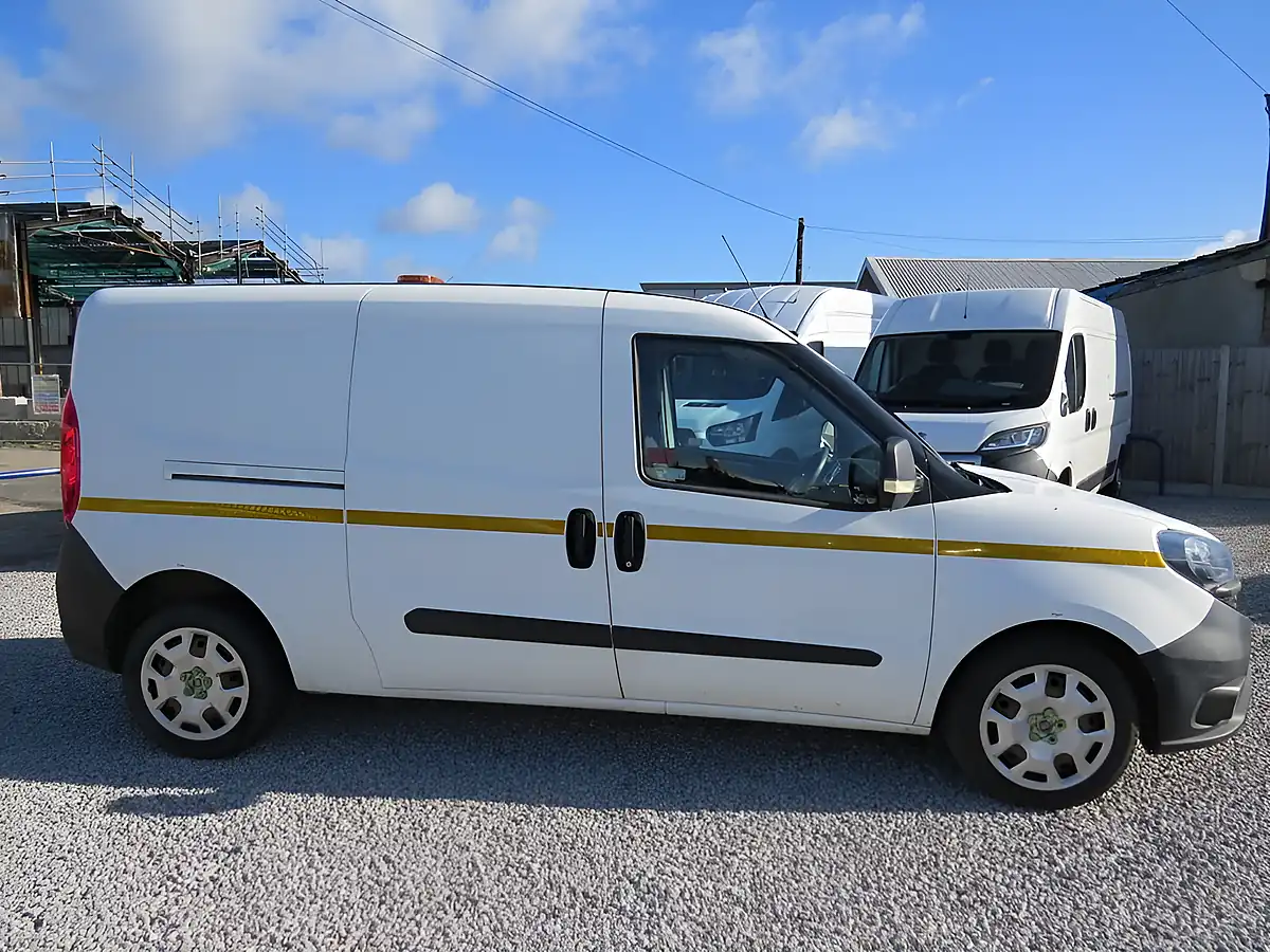 Used 2019 Fiat Doblo Maxi Sx White - Interior and Exterior details 10