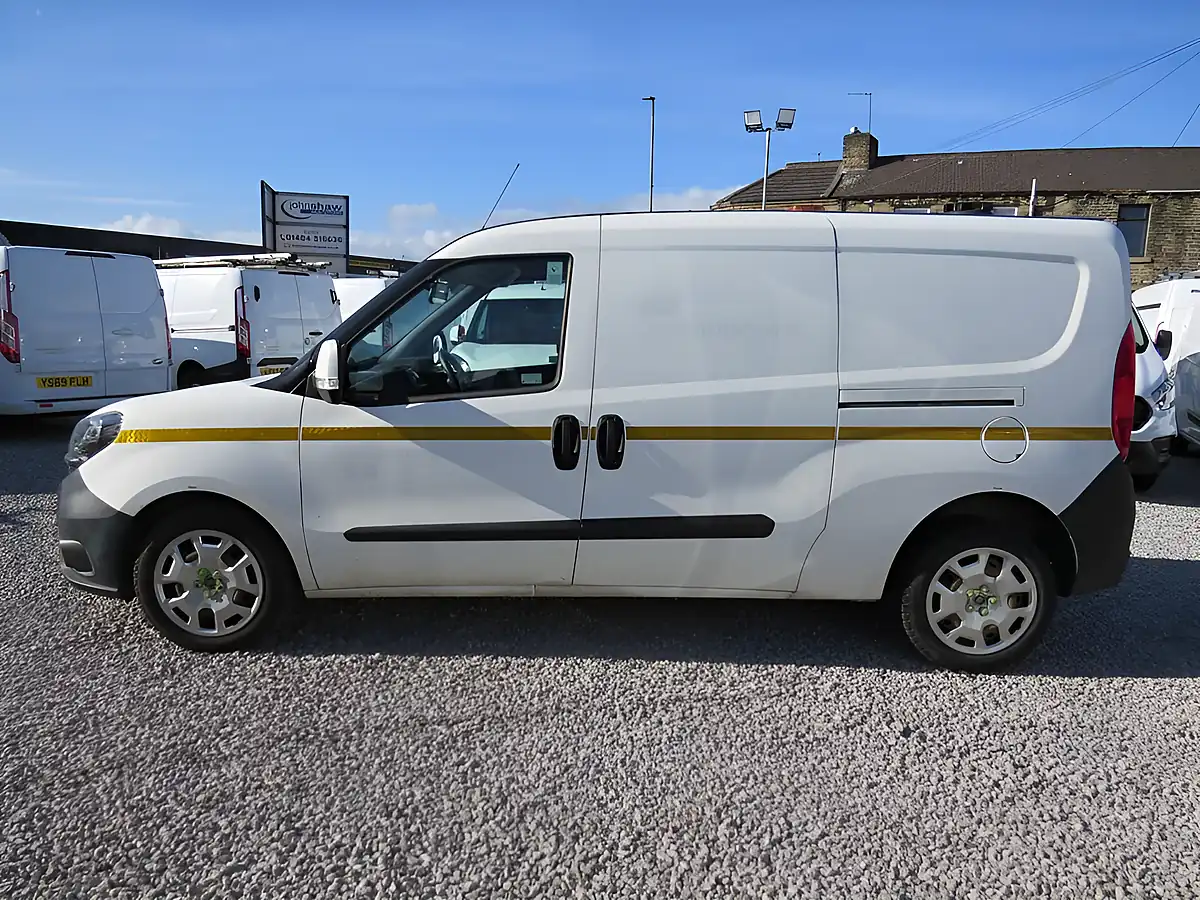 Used 2019 Fiat Doblo Maxi Sx White - Interior and Exterior details 12