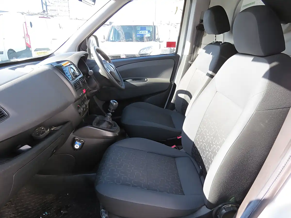 Used 2019 Fiat Doblo Maxi Sx White - Interior and Exterior details 8