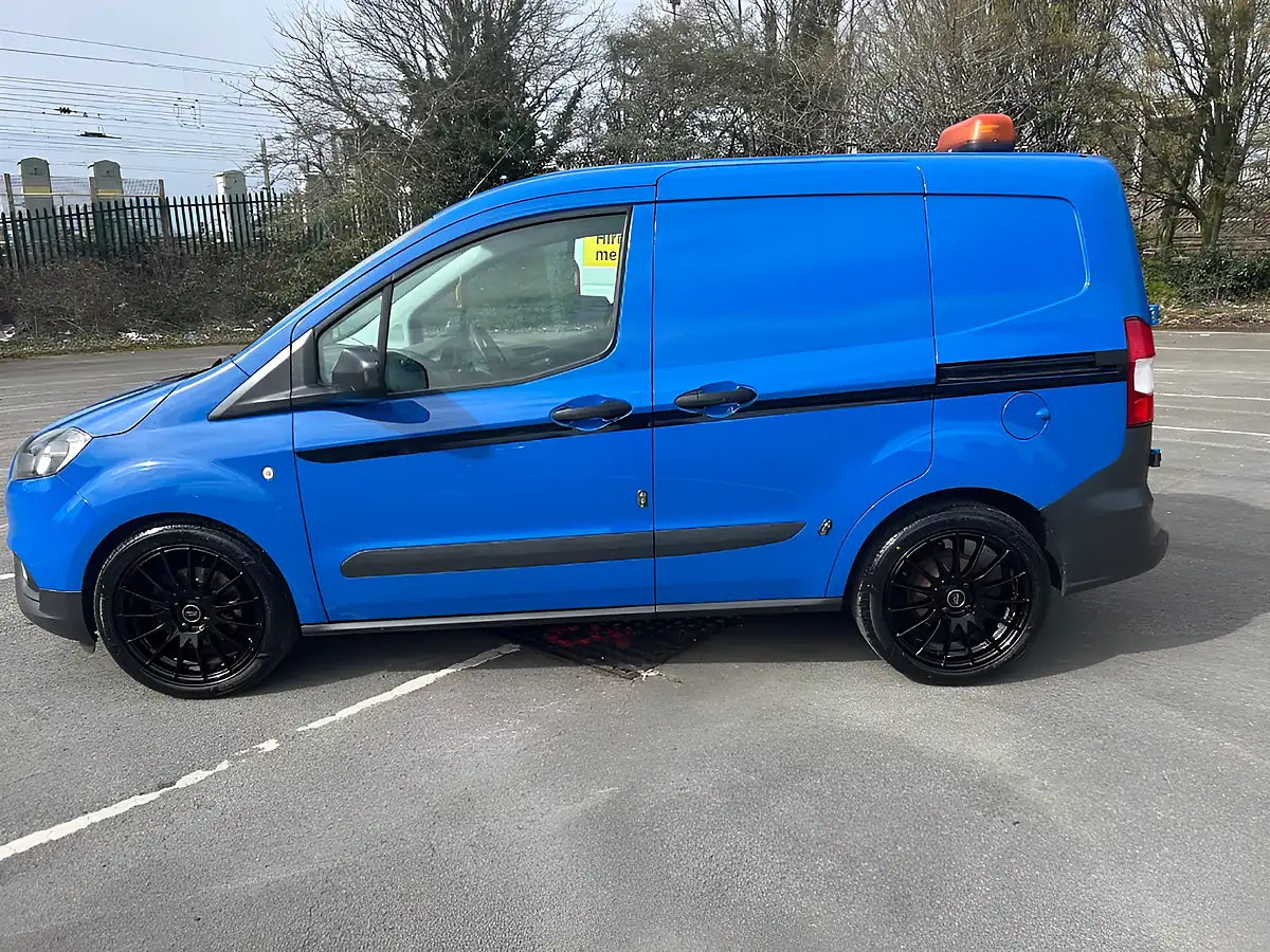 Used 2019 Ford Courier Blue - Interior and Exterior details 4