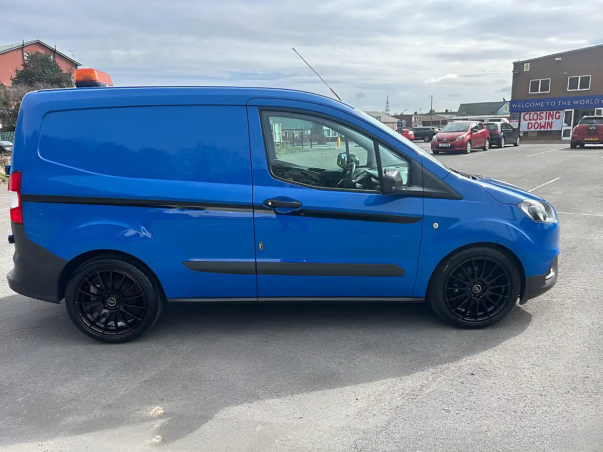 Used 2019 Ford Courier Blue - Interior and Exterior details 5