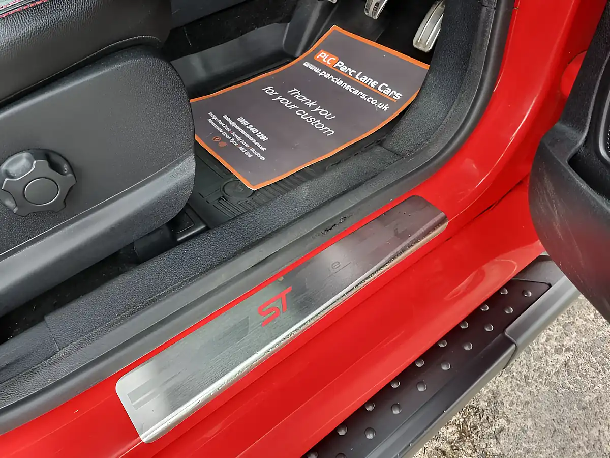 Used 2019 Ford Ecosport ST-Line Red - Interior and Exterior details 16