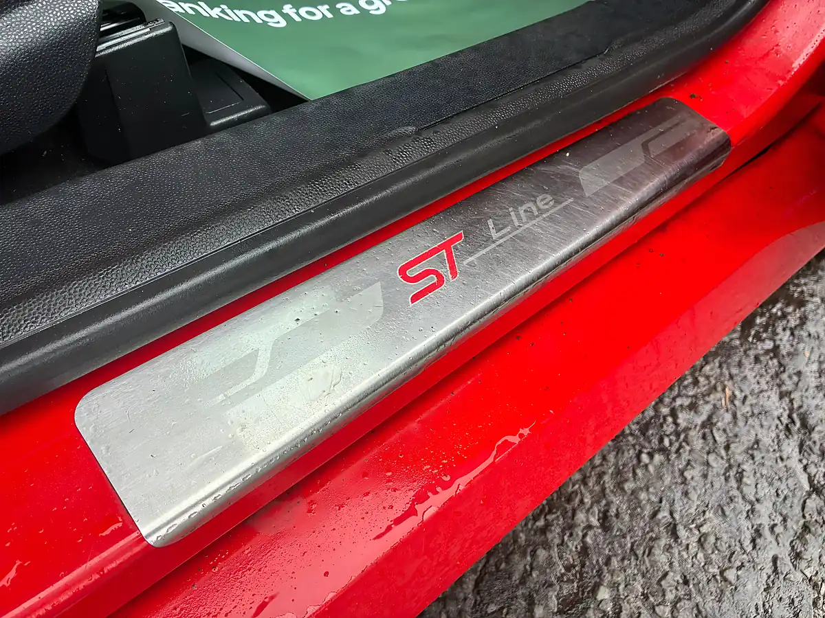 Used 2019 Ford Ecosport ST-Line Red - Interior and Exterior details 16
