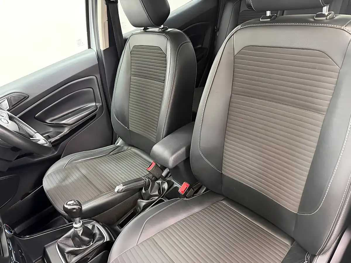 Used 2019 Ford Ecosport Titanium White - Interior and Exterior details 16
