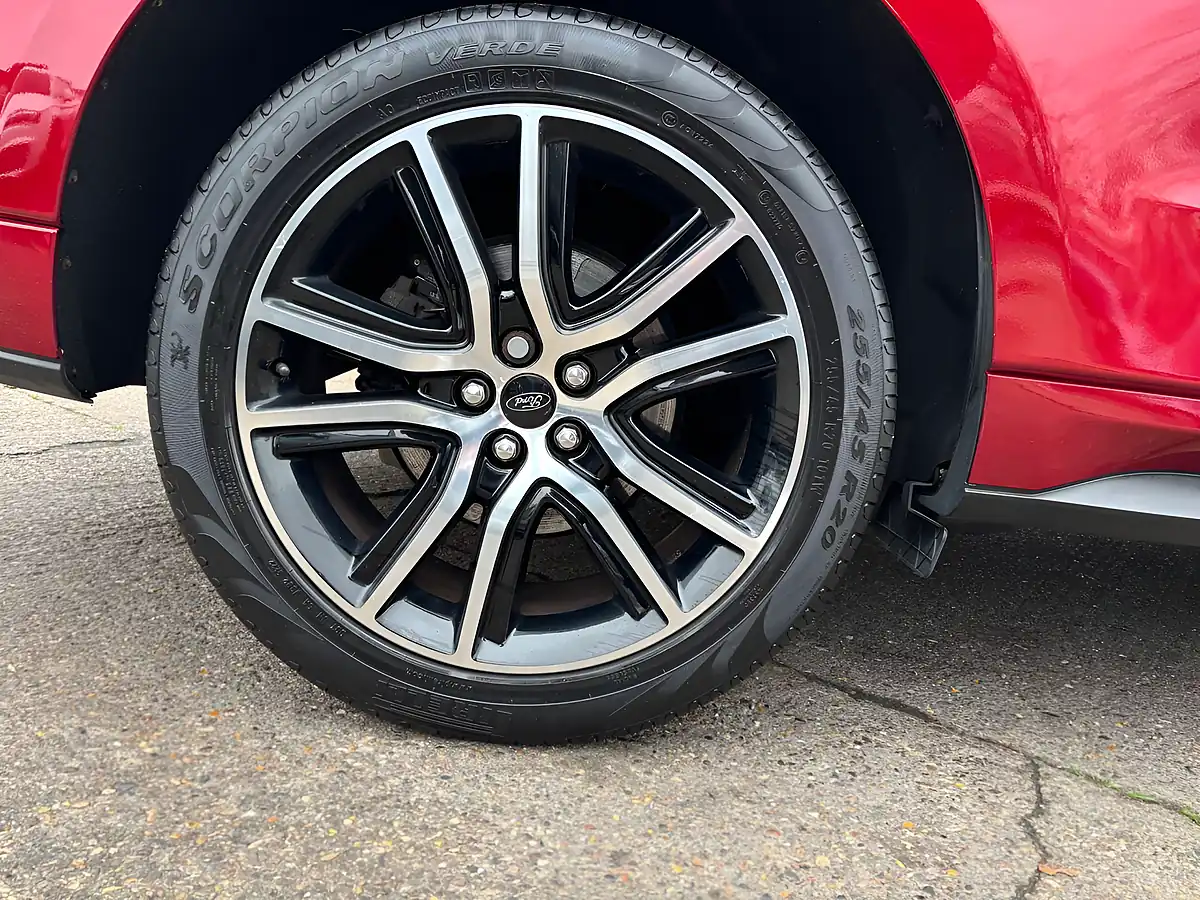 Used 2019 Ford Edge ST-Line Red - Interior and Exterior details 10