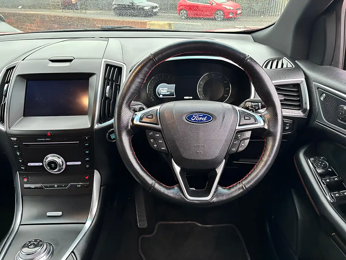 Used 2019 Ford Edge ST-Line Red - Interior and Exterior details 14