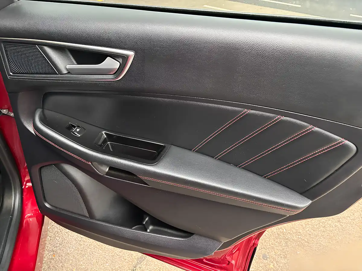 Used 2019 Ford Edge ST-Line Red - Interior and Exterior details 17