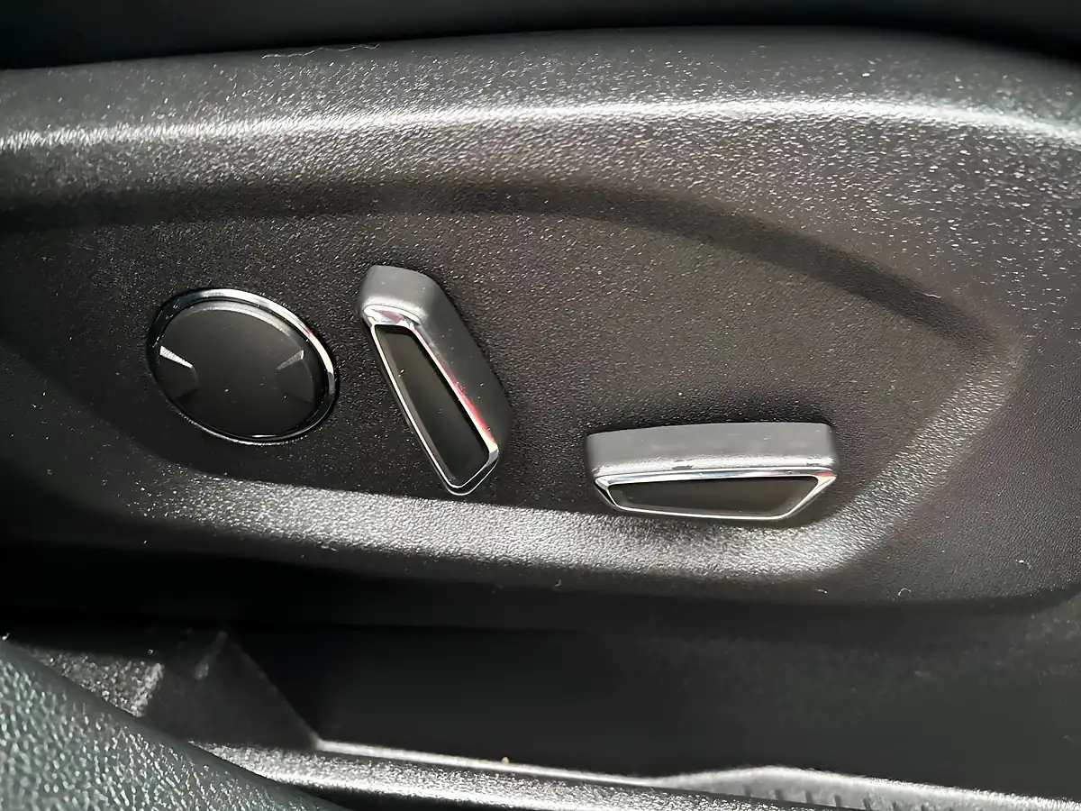Used 2019 Ford Edge ST-Line Red - Interior and Exterior details 20