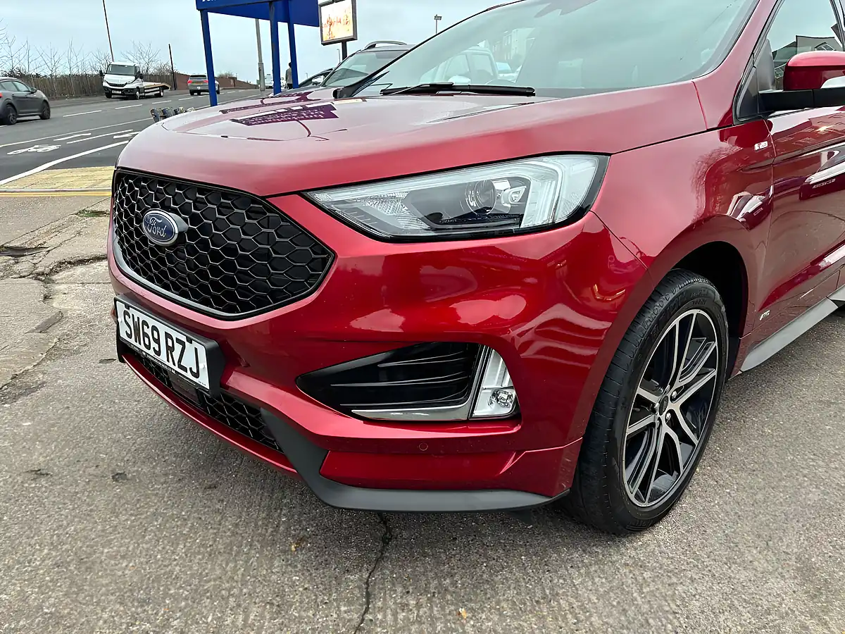 Used 2019 Ford Edge ST-Line Red - Interior and Exterior details 6