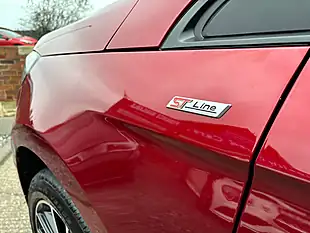 Used 2019 Ford Edge ST-Line Red - Interior and Exterior details 8
