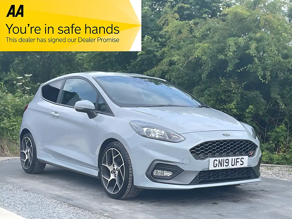 Used 2019 Ford Fiesta ST-2 Silver - Front View