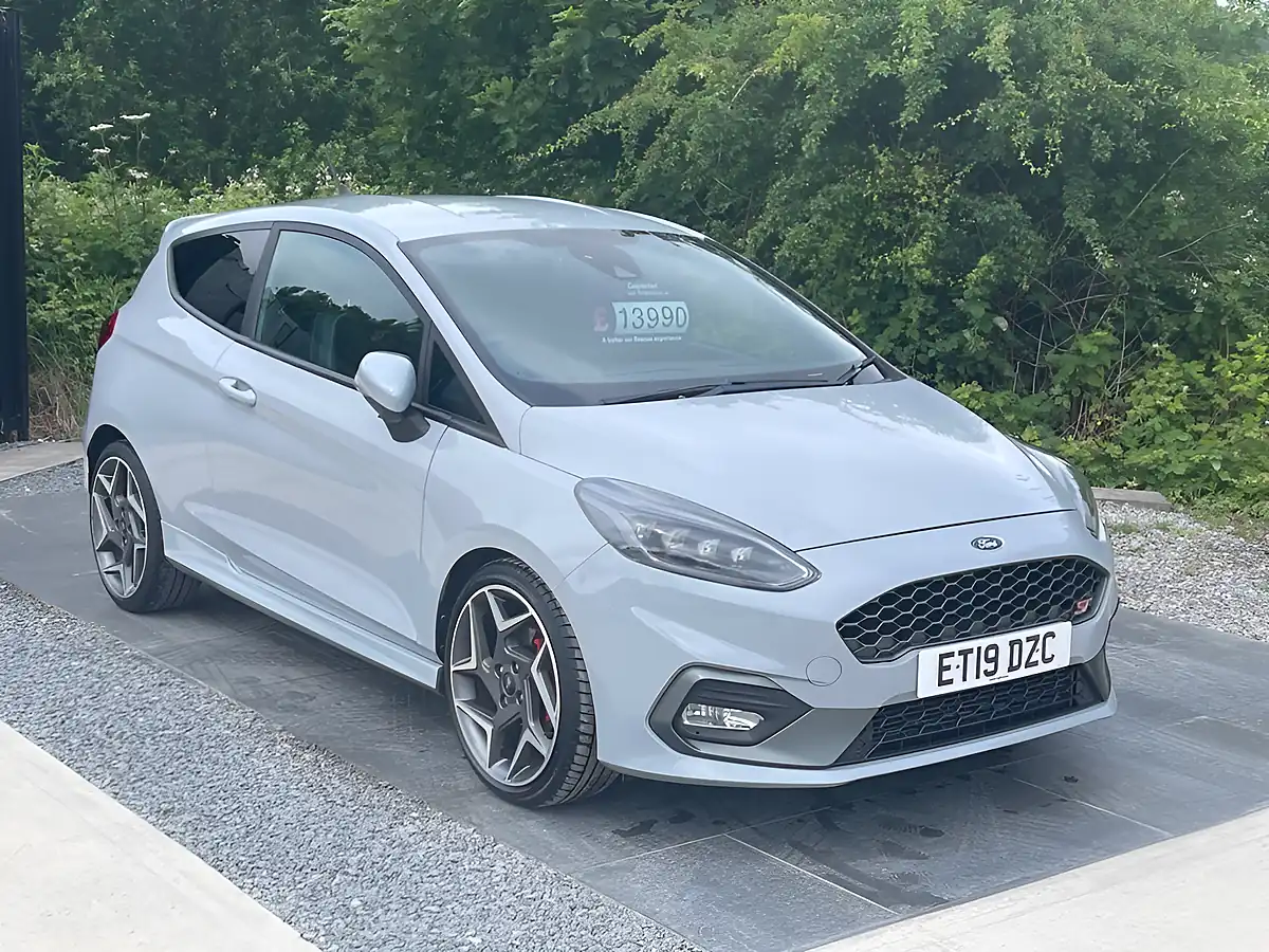 Used 2019 Ford Fiesta ST-3 Silver - Interior and Exterior details 9