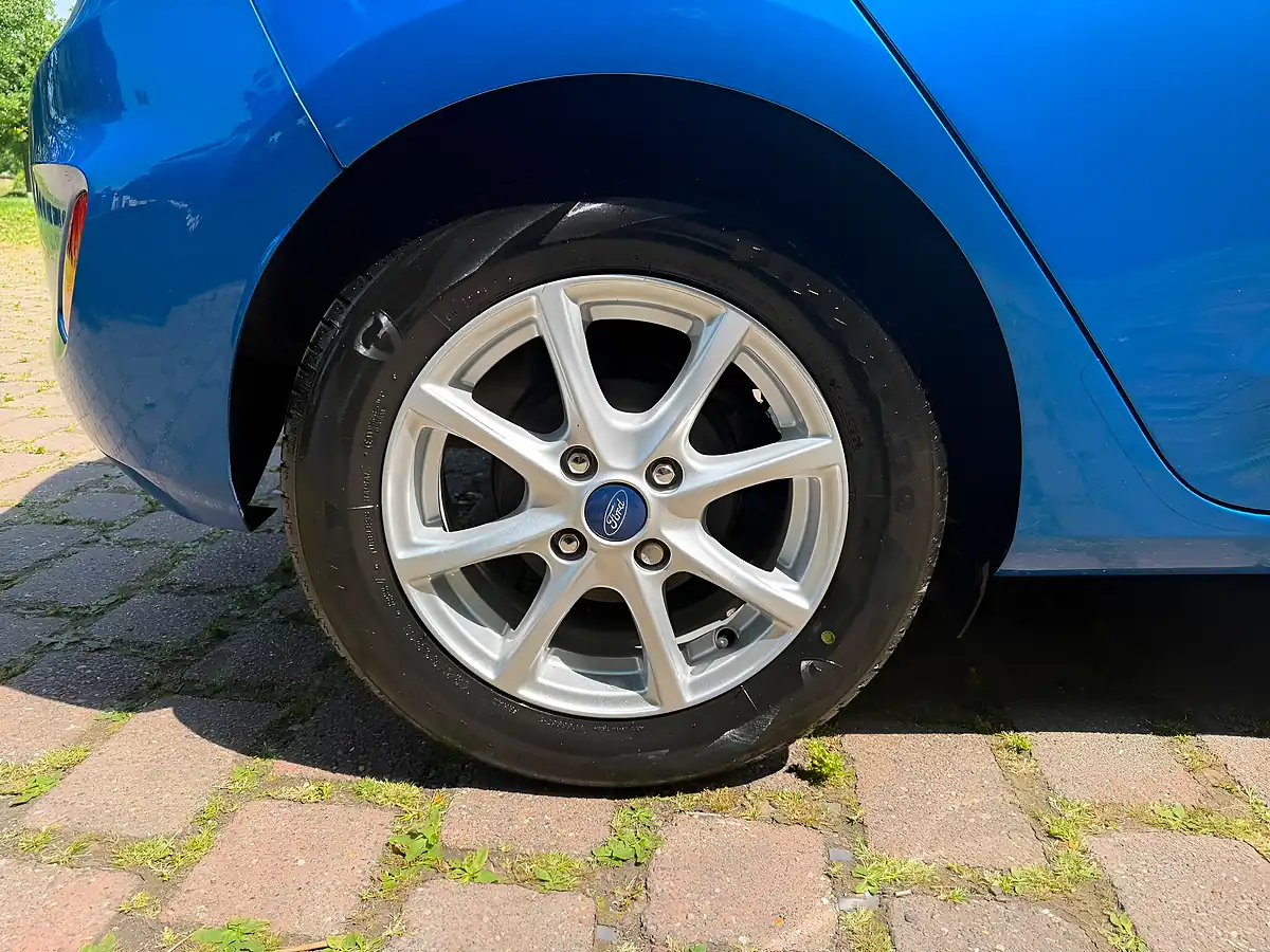 Used 2019 Ford Fiesta Zetec Blue - Interior and Exterior details 12