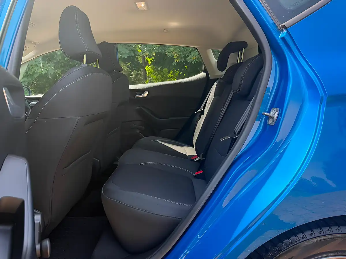 Used 2019 Ford Fiesta Zetec Blue - Interior and Exterior details 6