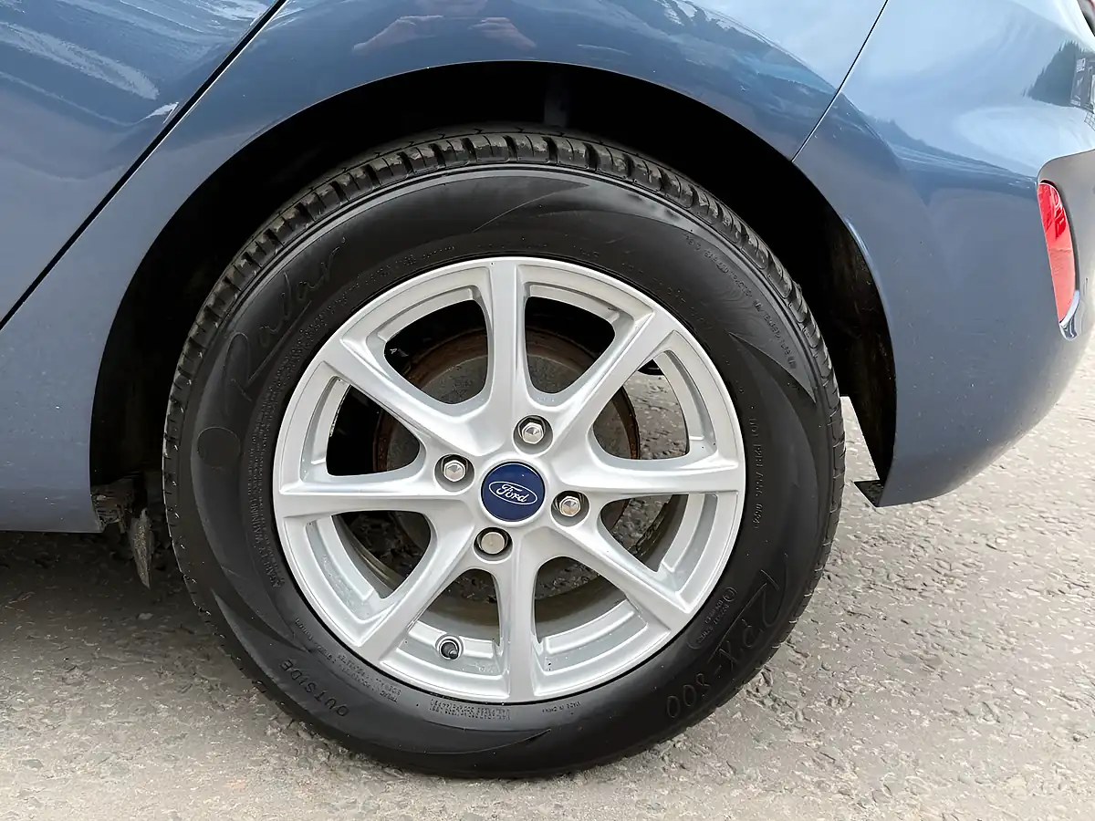 Used 2019 Ford Fiesta Zetec Blue - Interior and Exterior details 8