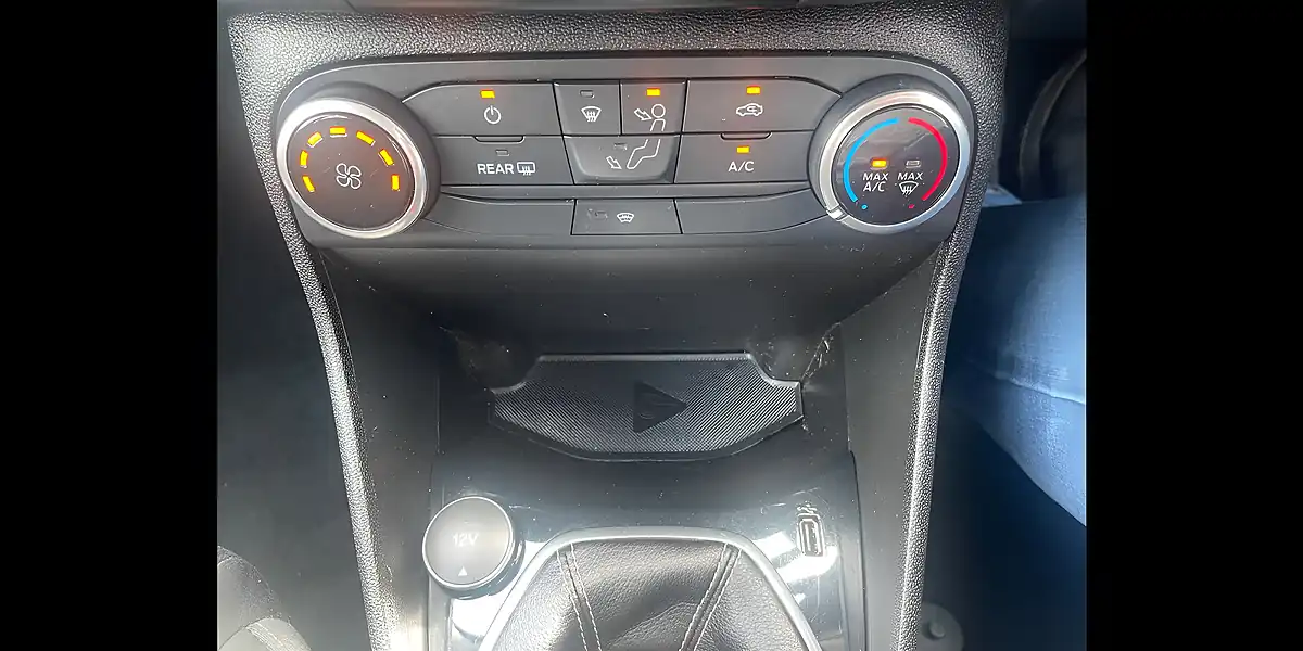 Used 2019 Ford Fiesta Zetec Red - Interior and Exterior details 16