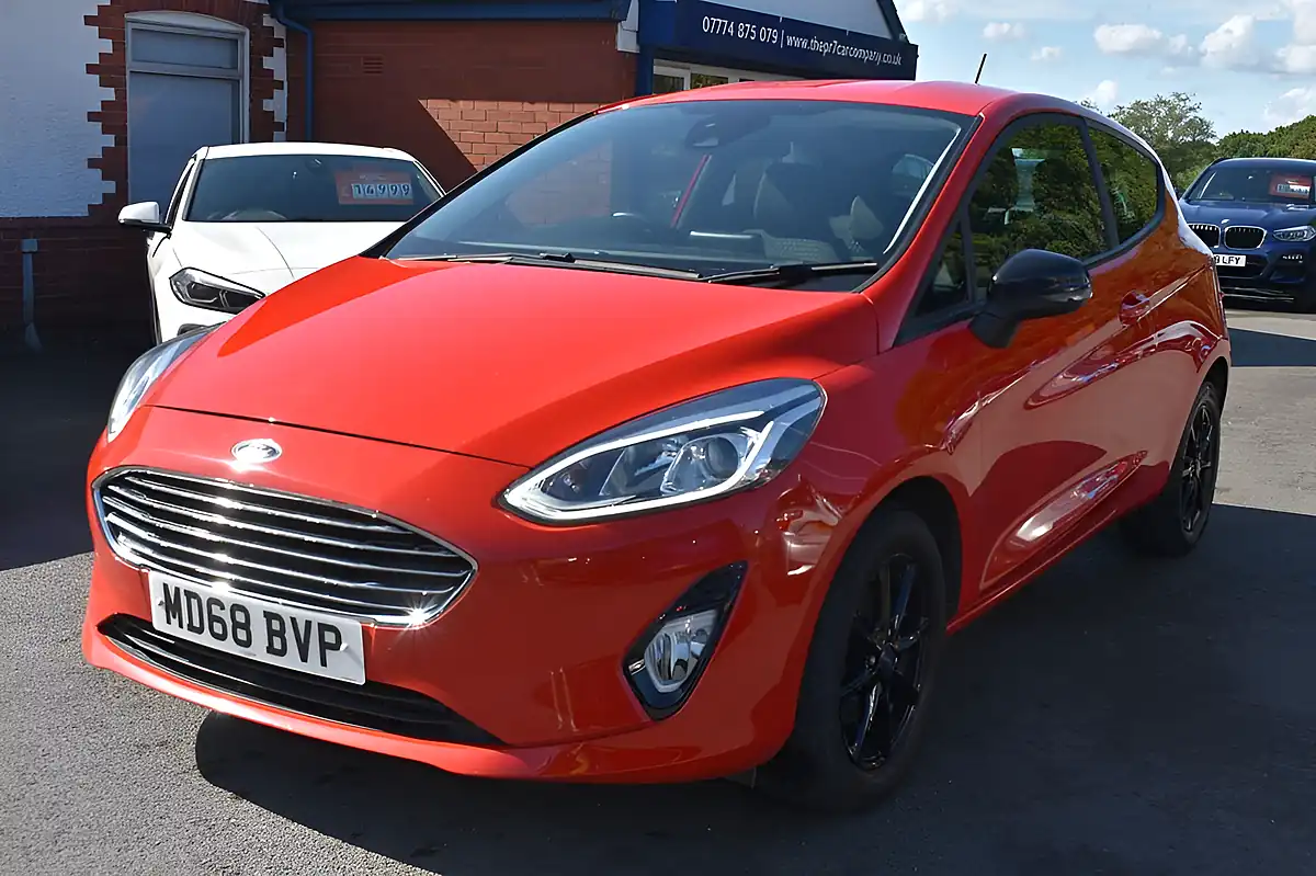 Used 2019 Ford Fiesta Zetec Red - Front View