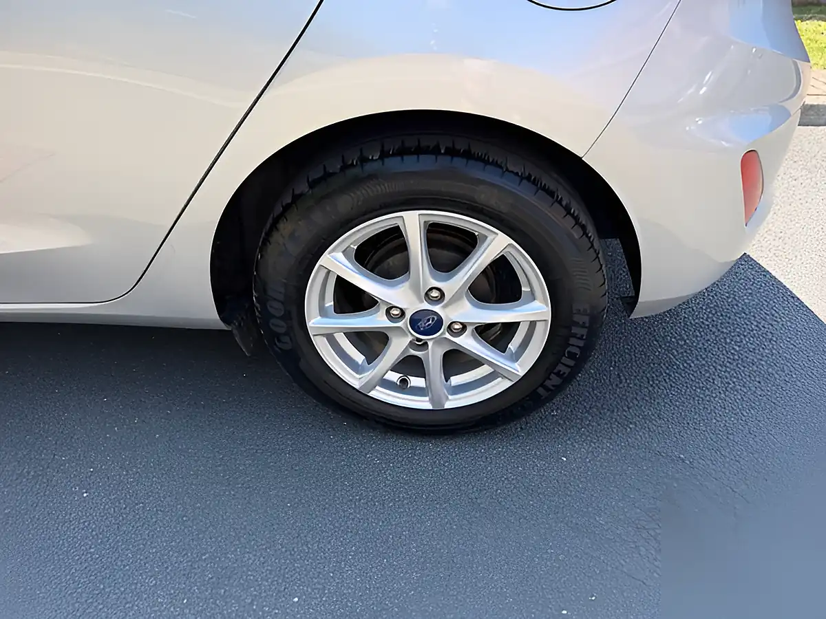 Used 2019 Ford Fiesta Zetec Silver - Interior and Exterior details 19