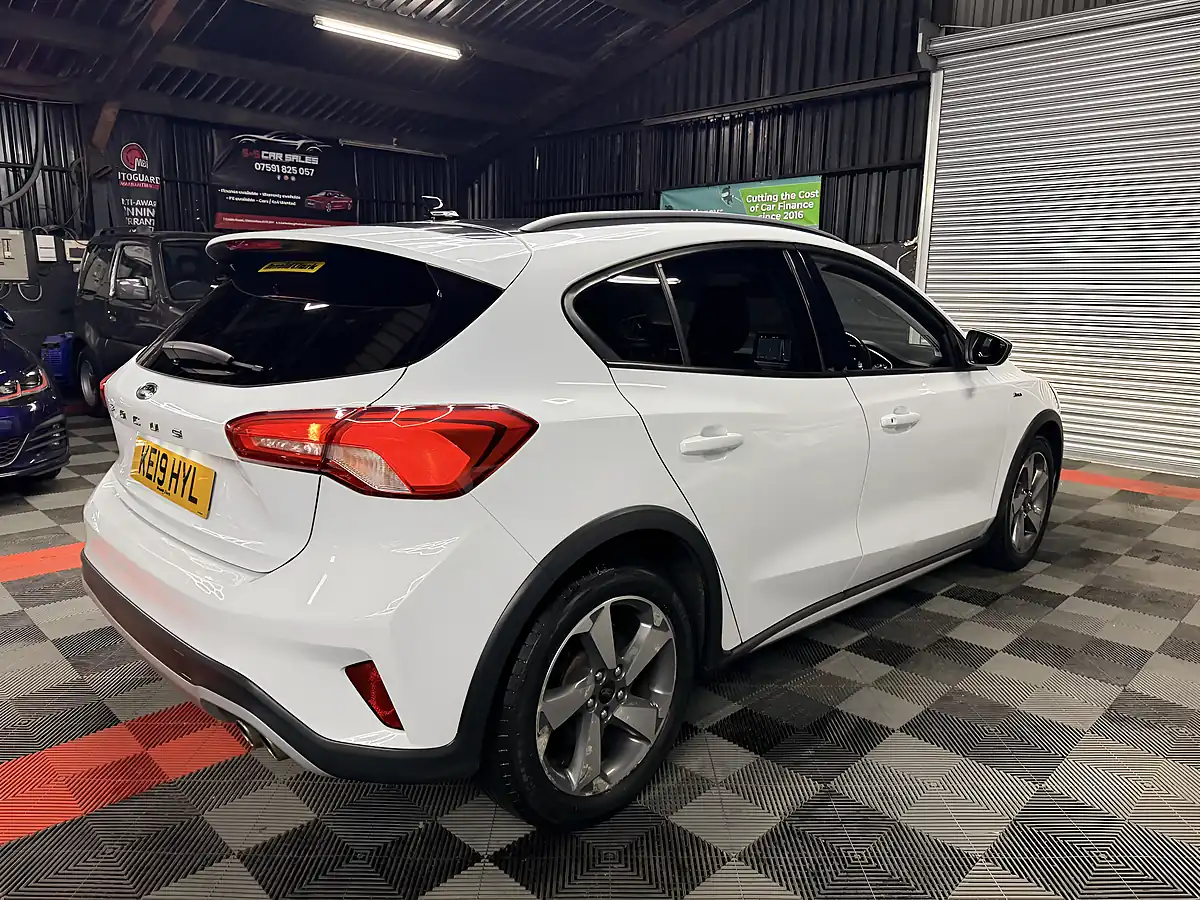 Used 2019 Ford Focus Active White - Interior and Exterior details 11