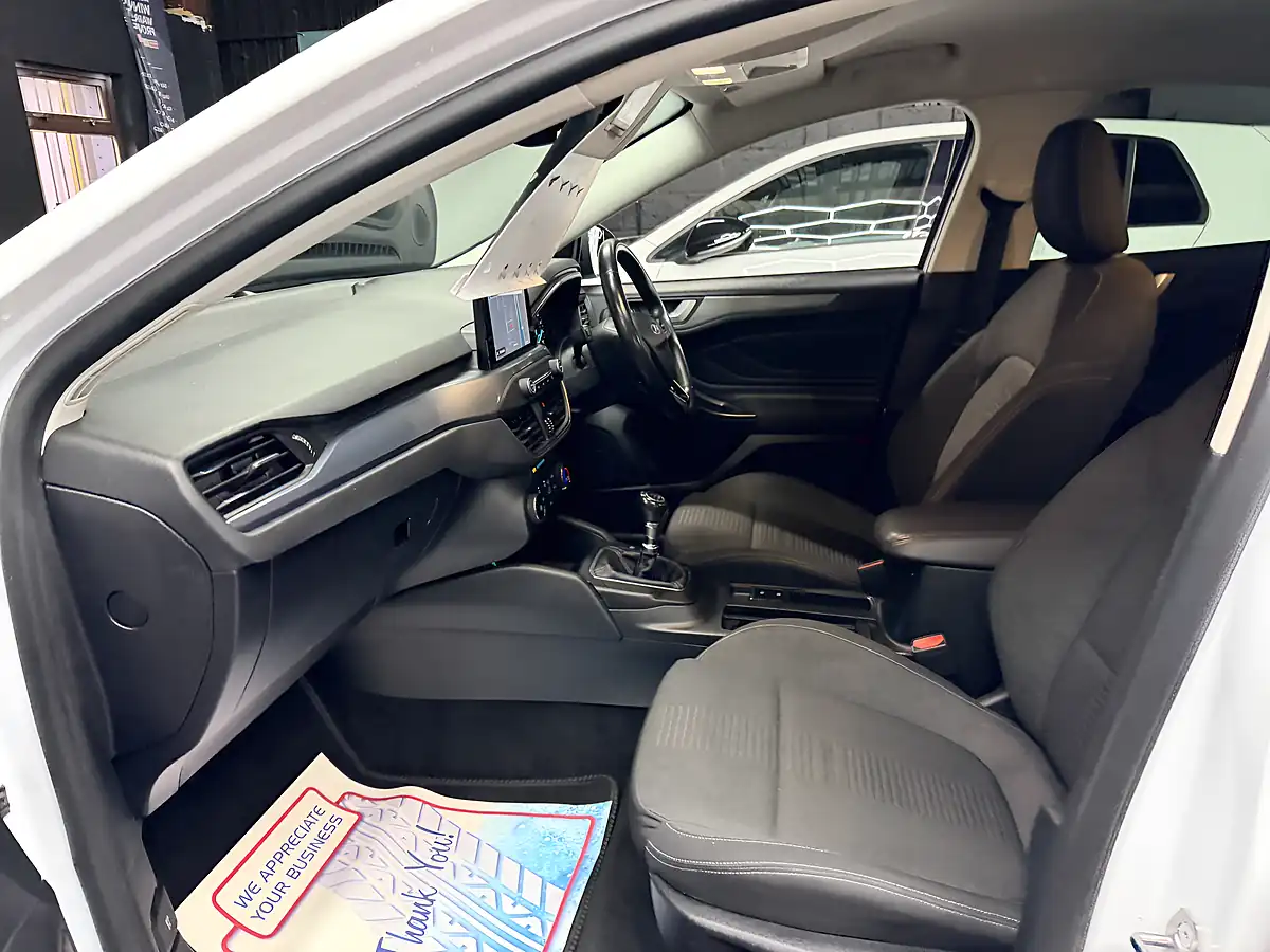 Used 2019 Ford Focus Active White - Interior and Exterior details 14