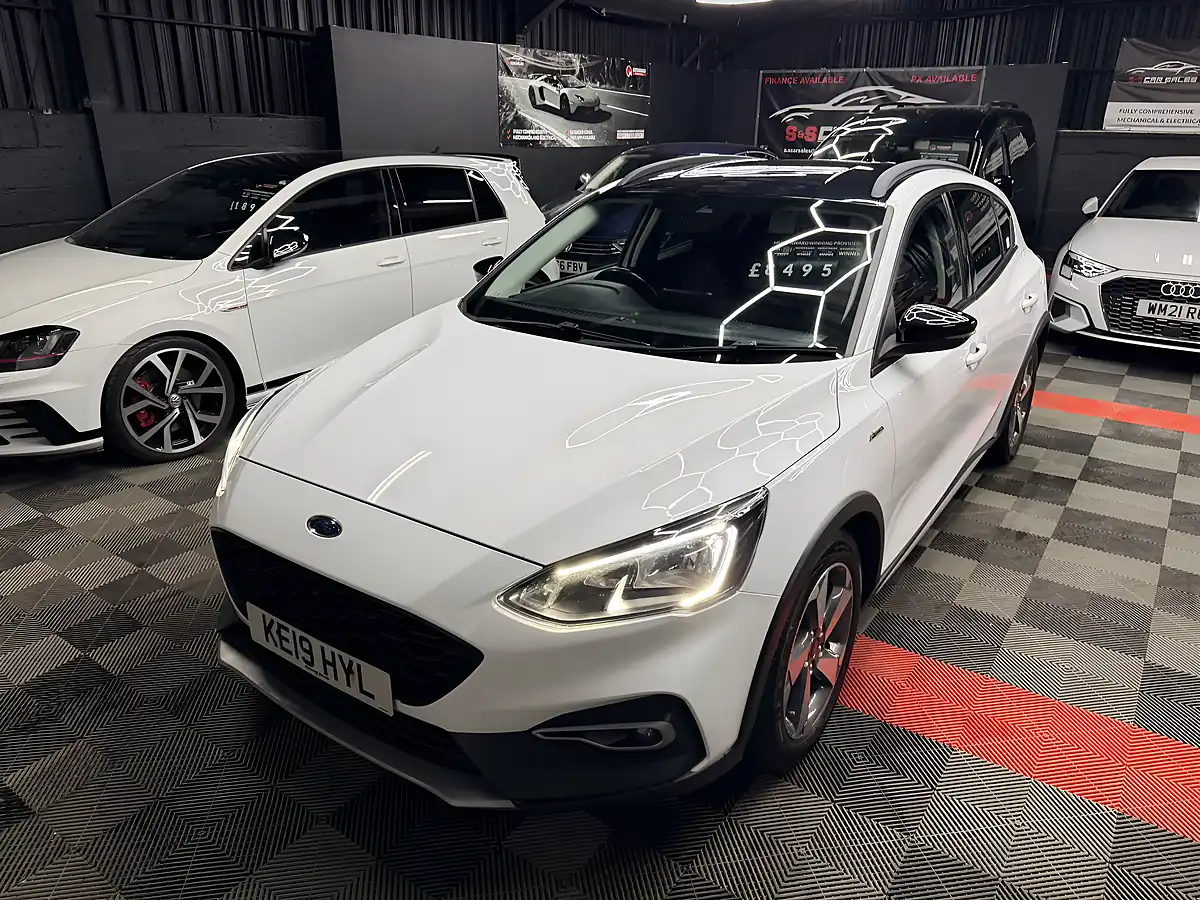 Used 2019 Ford Focus Active White - Interior and Exterior details 3