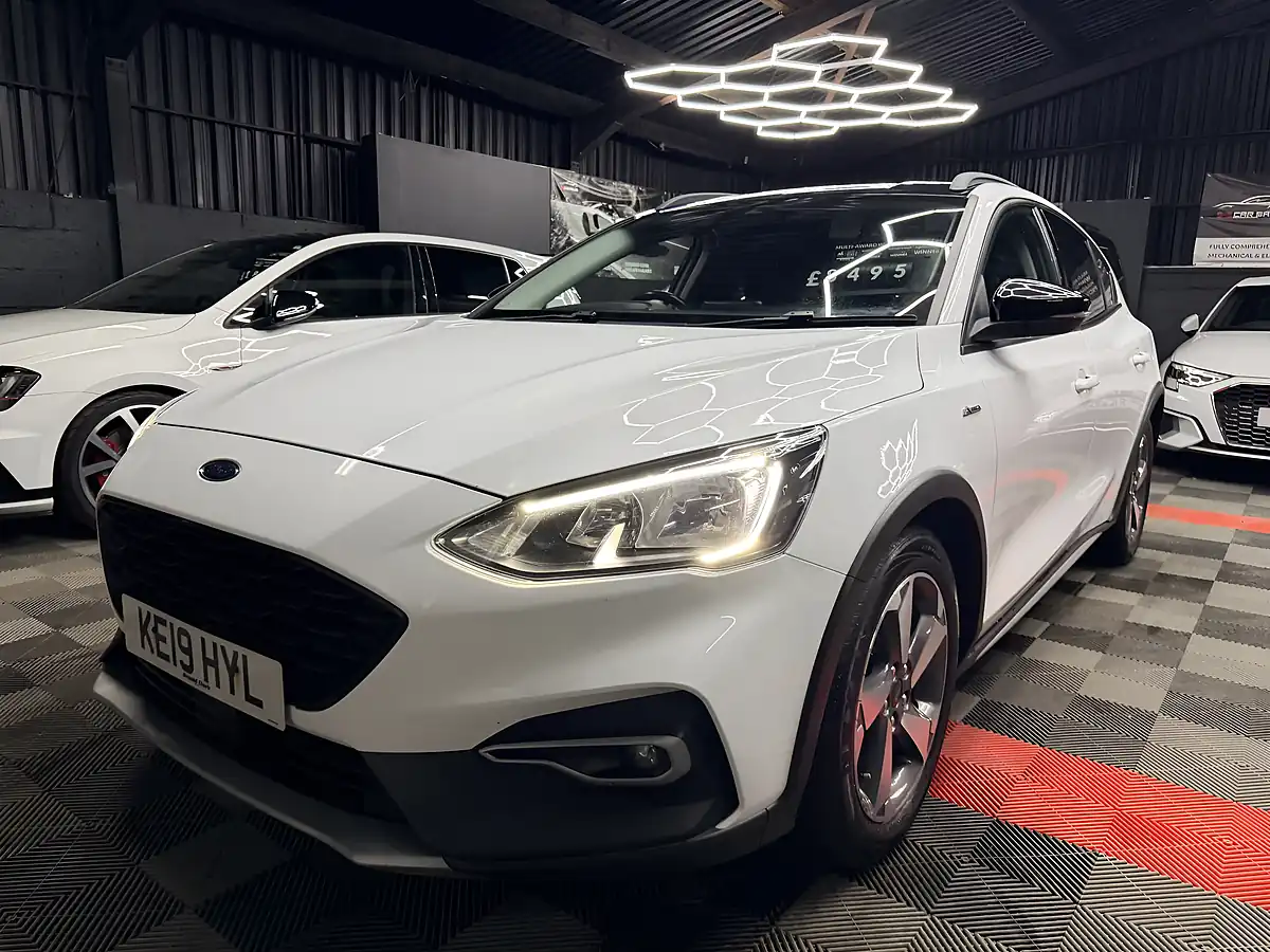 Used 2019 Ford Focus Active White - Interior and Exterior details 6