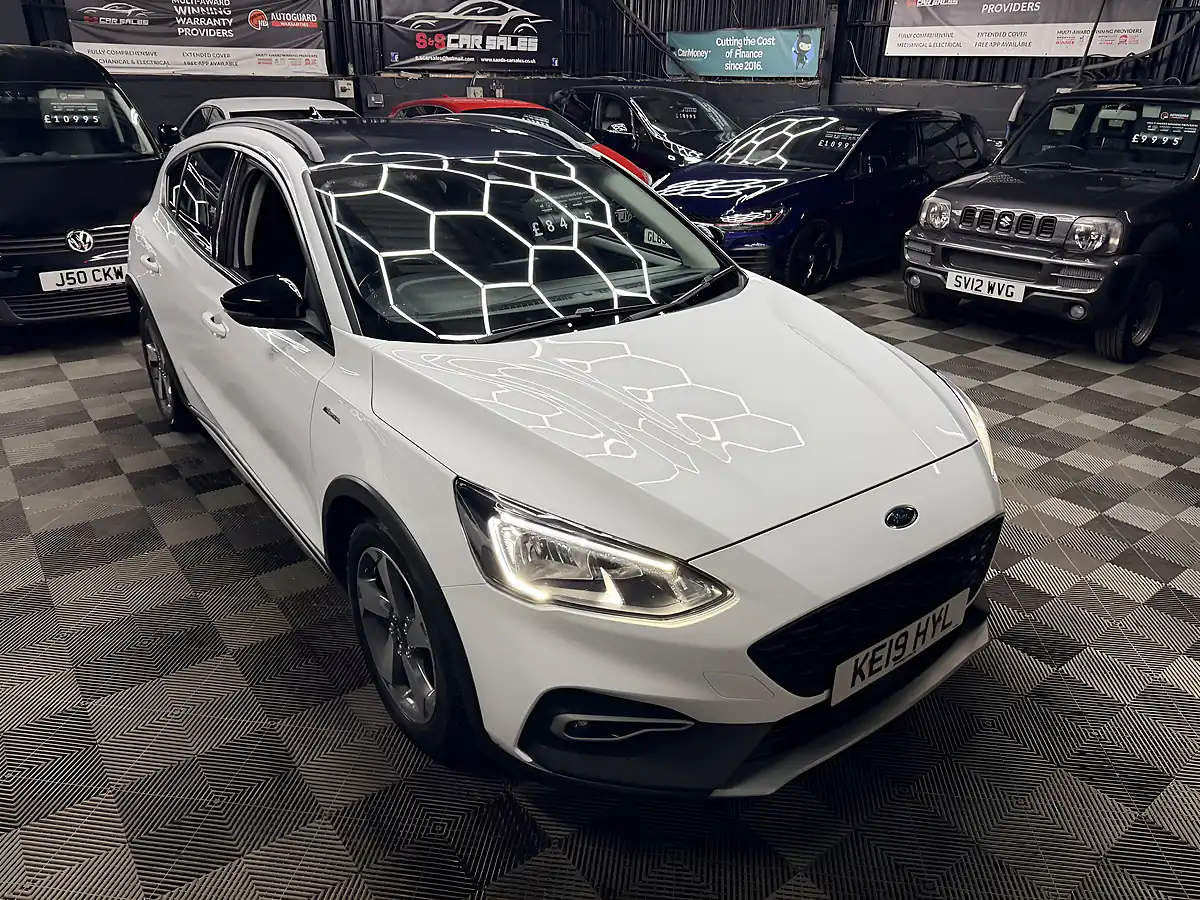 Used 2019 Ford Focus Active White - Interior and Exterior details 7