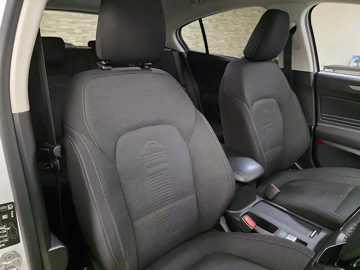 Used 2019 Ford Focus Active White - Interior and Exterior details 12