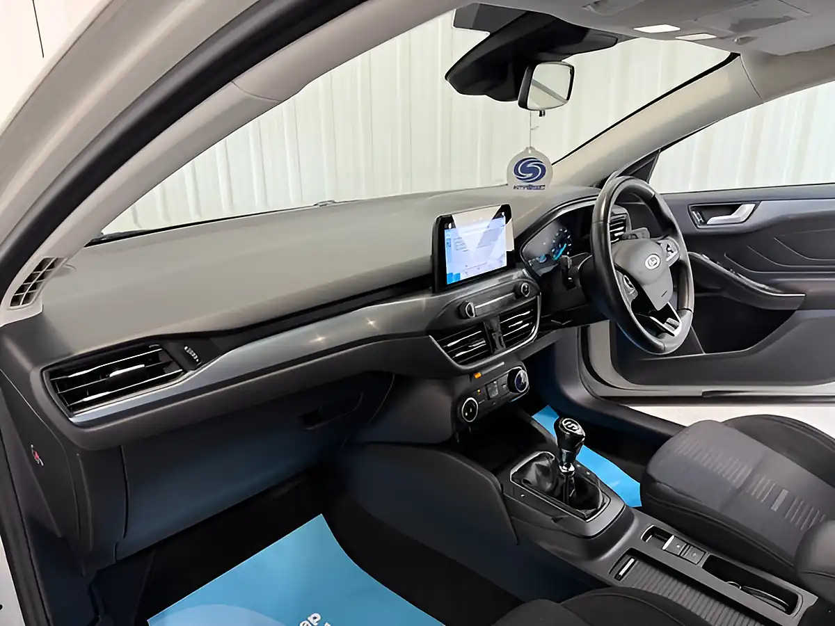 Used 2019 Ford Focus Active White - Interior and Exterior details 10