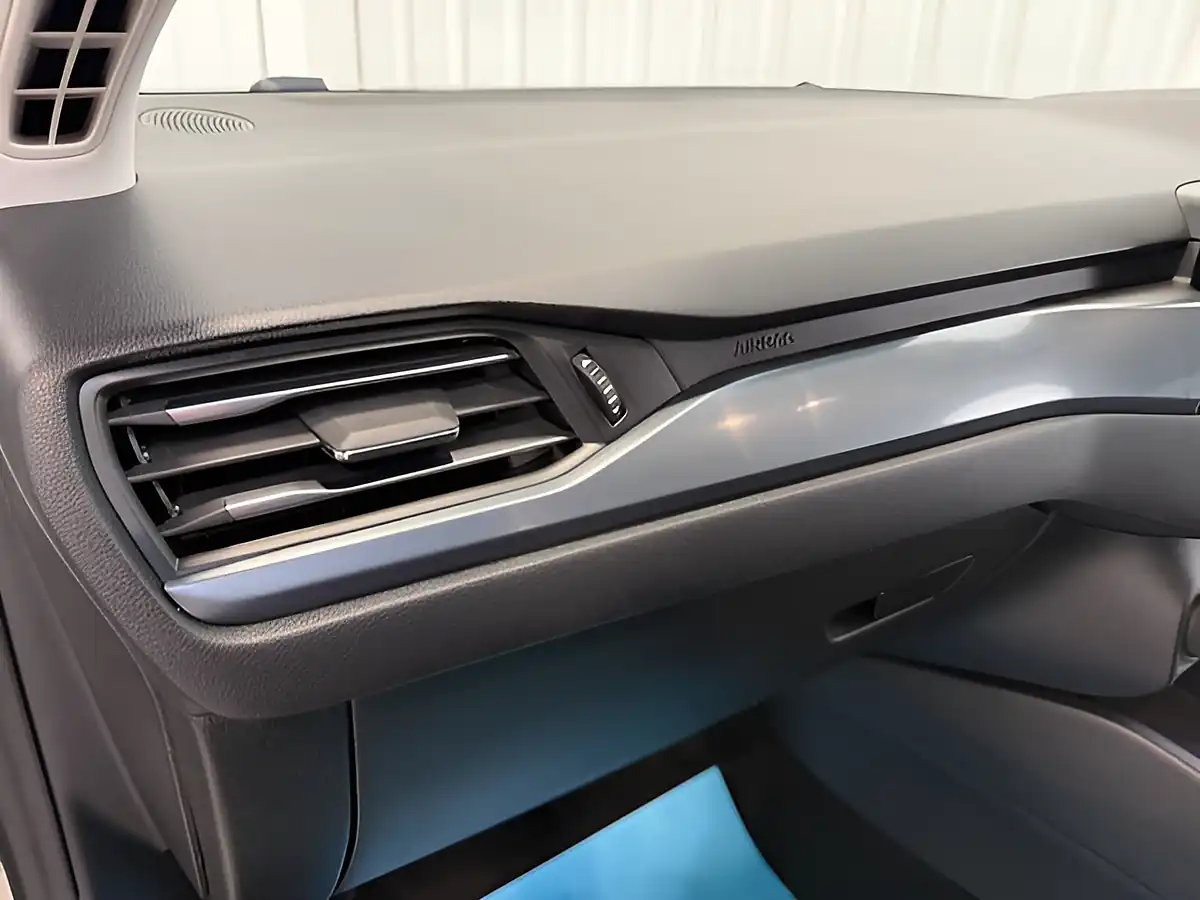 Used 2019 Ford Focus Active White - Interior and Exterior details 12