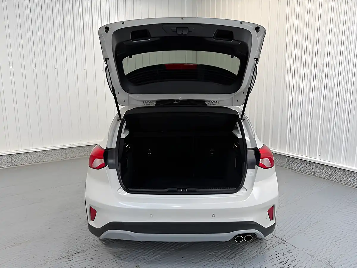Used 2019 Ford Focus Active White - Interior and Exterior details 8